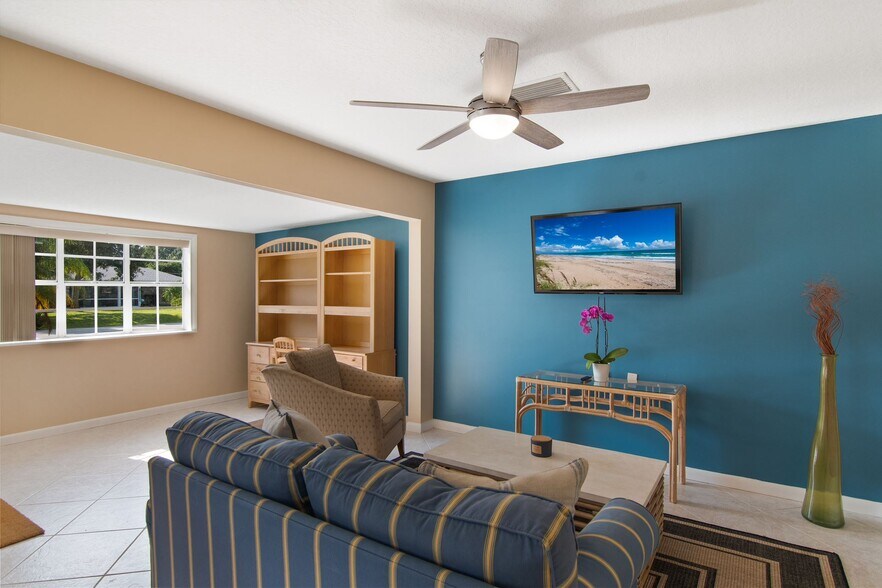 Building Photo - 1441 5th Ct