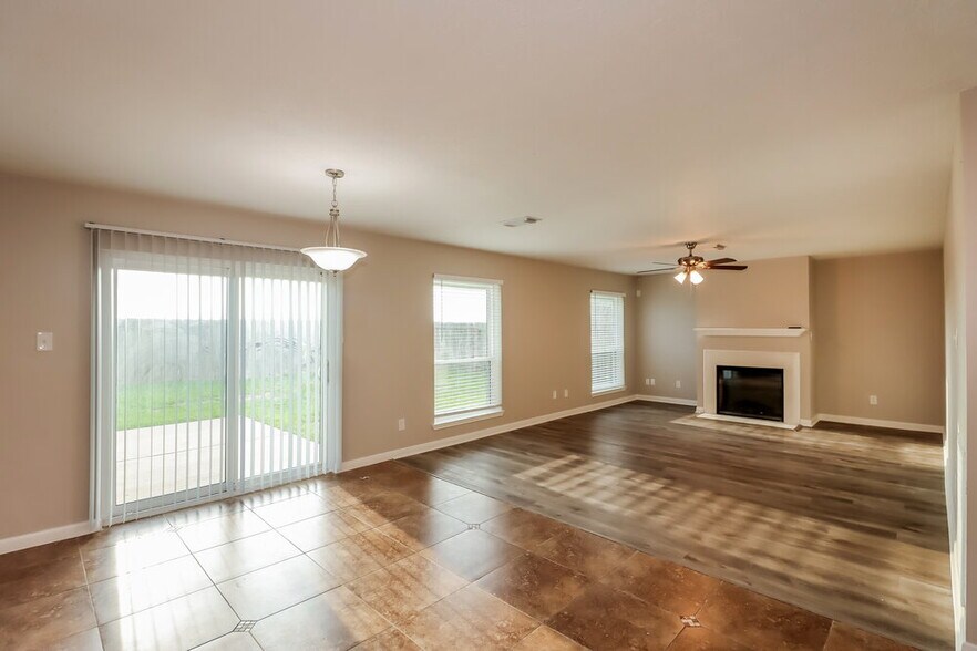 Building Photo - 22815 W Waterlake