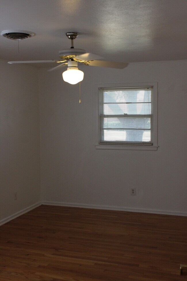 Building Photo - Updated 4 Bedrooms/2 Full Baths /2 Living Areas/2-car Garage