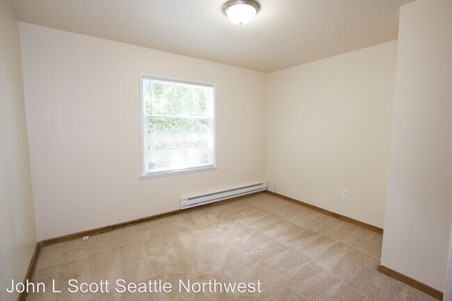 Building Photo - 7035 Beach Dr SW
