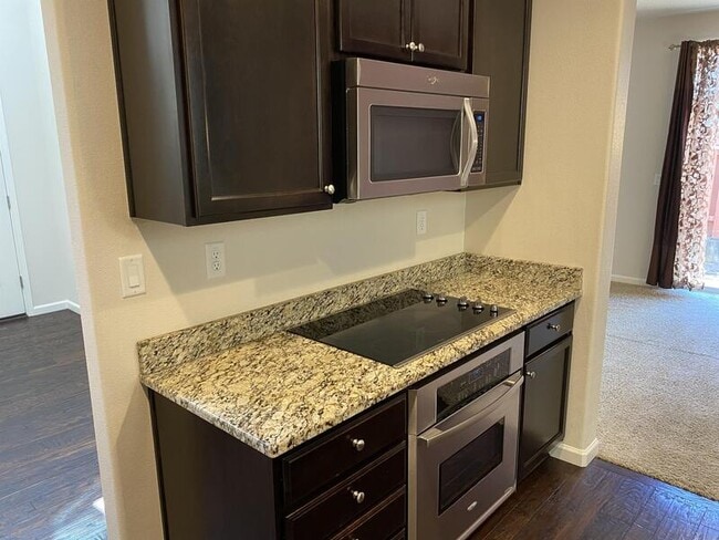 Building Photo - 3395 SE Meadowview Way