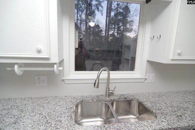 Building Photo - 123 Valley Springs Rd