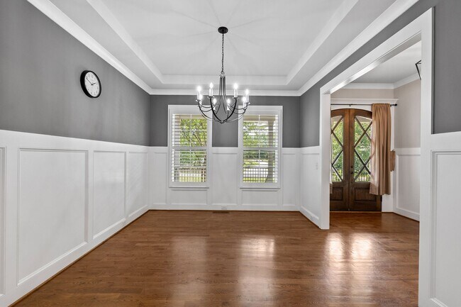 Building Photo - **Luxury 4/4 with Fenced in Yard**