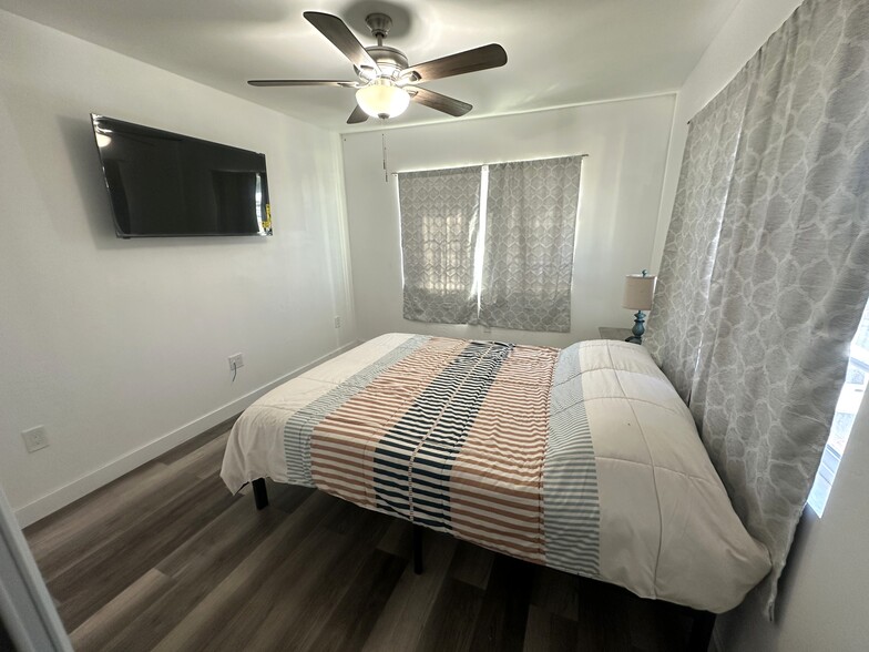 Building Photo - 534 R Ave