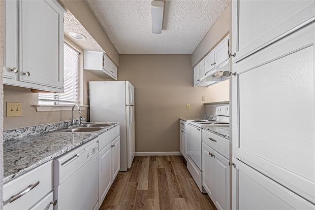 Building Photo - 2324 Summer Pl Dr