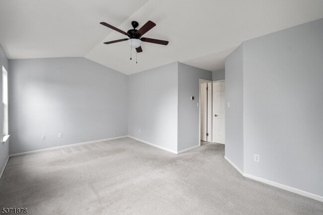 Building Photo - 73 Crickhollow Ct