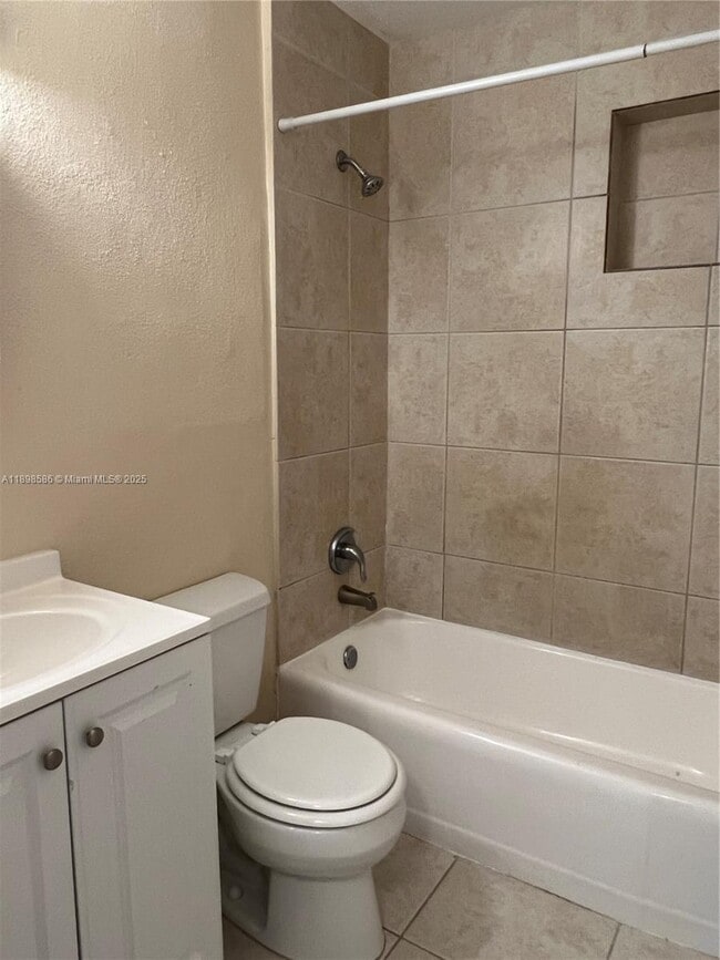 Building Photo - 6241 SW 38th Ct