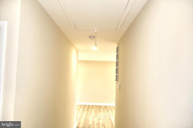 Building Photo - 147 Deacon Rd