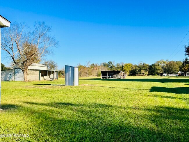 Building Photo - 1200 Post Rd