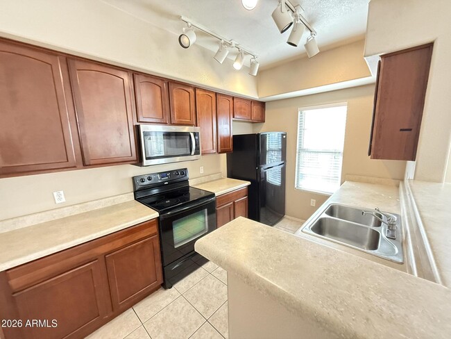 Building Photo - 16825 N 14th St