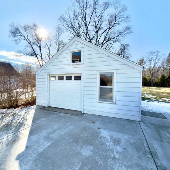 Building Photo - 2833 S 128th St