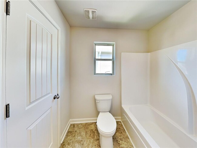 Building Photo - 157 Daisy Cir