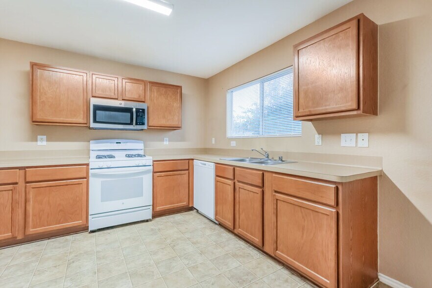 Building Photo - 2034 Vanamen Ct