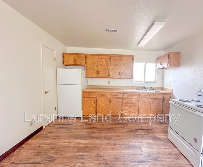 Building Photo - 1264 N 6th St