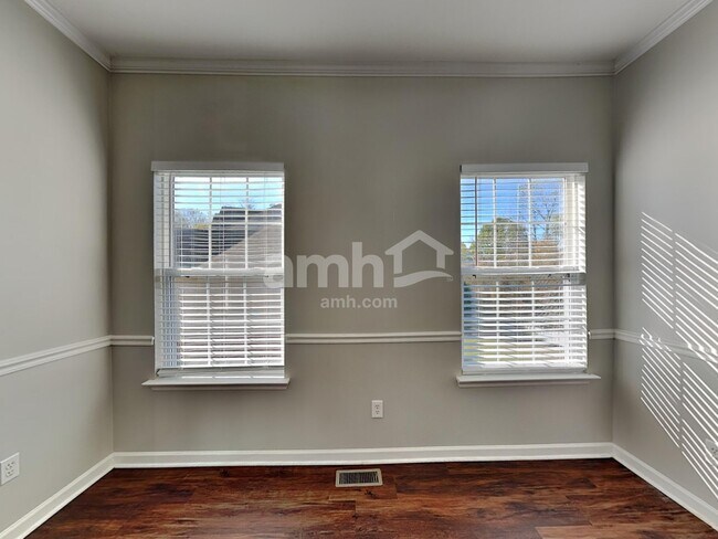 Building Photo - 102 Chambliss Ct