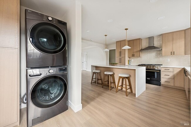 Building Photo - 735 Hunt Ave