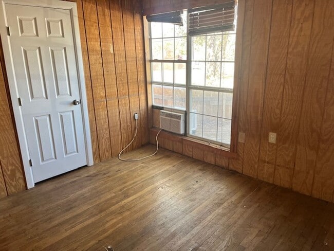 Building Photo - 4239 SW 9th Ave