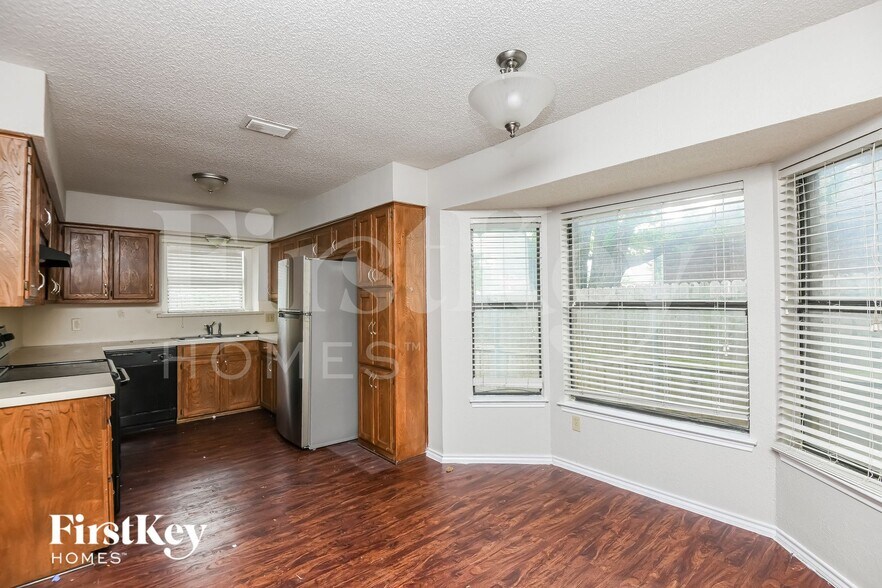 Building Photo - 3915 Wrentham Dr