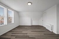 Building Photo - 612 N St Clair St