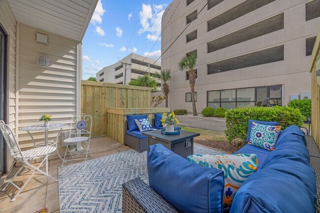 Building Photo - All Inclusive Seasonal Rental Available Oc...