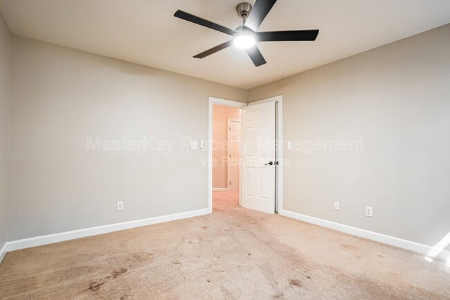 Building Photo - 2304 Knoll Ridge Ln