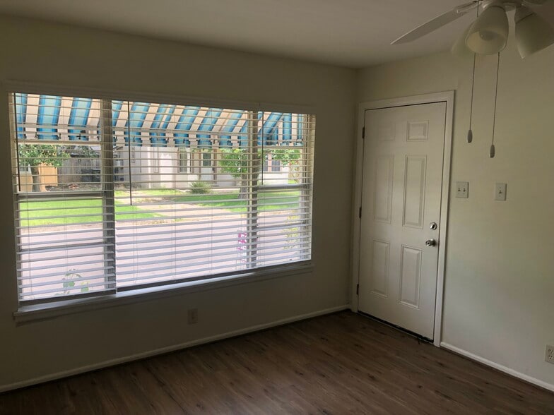 1033 Cole Living/View - 1034 Elizabeth Ave