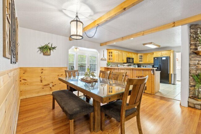 Building Photo - 3230 Cove Creek Way