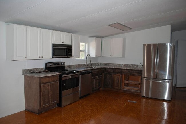 Building Photo - 3 bed 2 bath Tallahassee Home for Rent