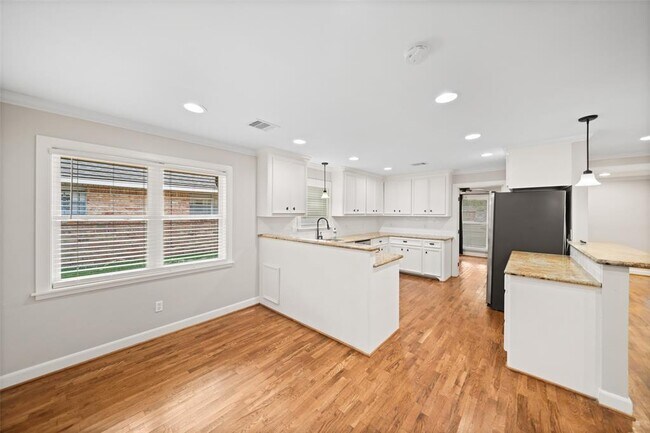 Building Photo - 1810 Droxford Dr