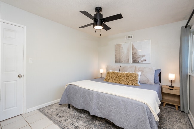 Building Photo - 8511 Fensmuir St