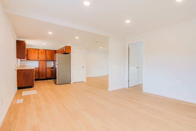 Building Photo - 4 Bedroom 1 Bathroom Covington Home for Rent