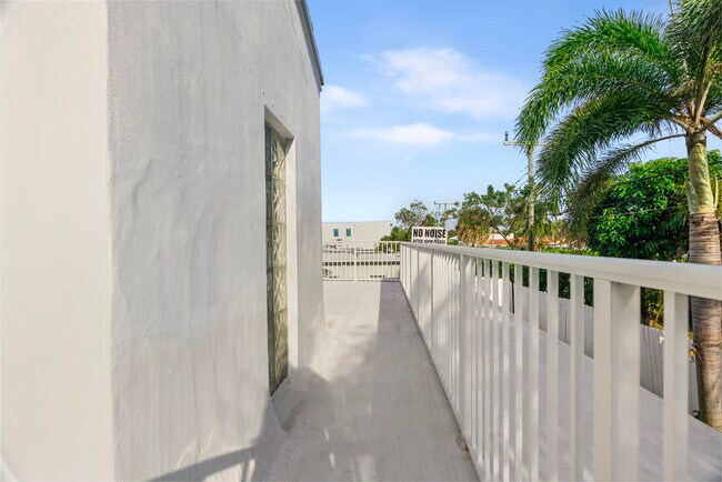 Building Photo - 240 Santa Lucia Dr