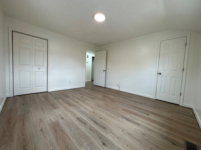 Building Photo - 2802 10th Ave