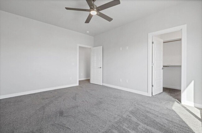 Building Photo - 2579 S Wilson Dr
