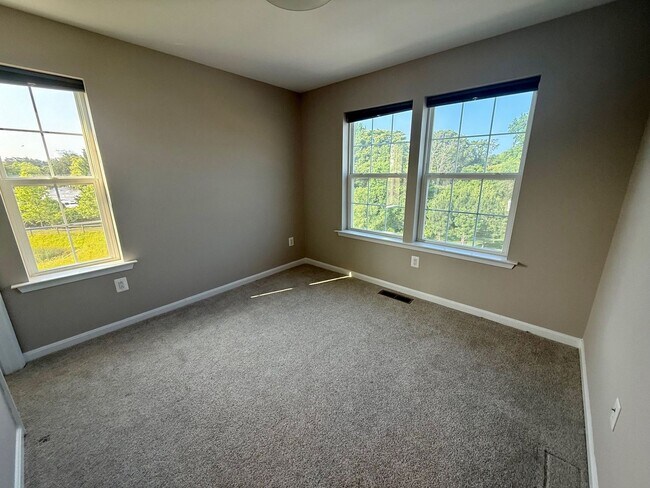 Building Photo - Upscale Millersville Townhouse with garage