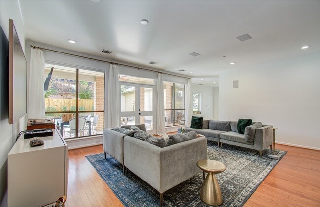 Building Photo - 15835 N Barkers Landing Rd