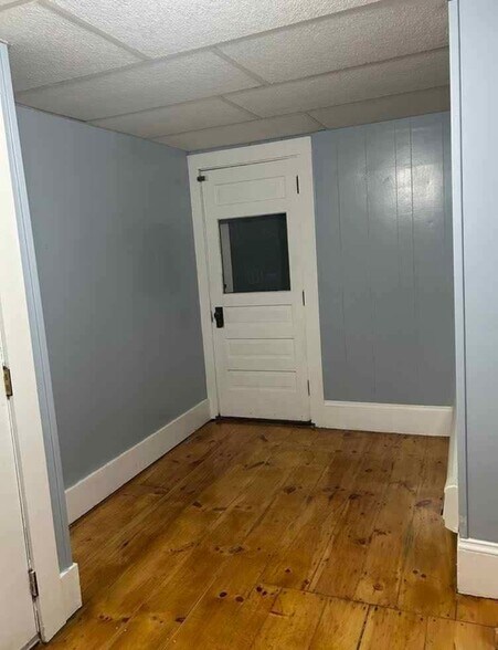 Building Photo - 474 Rollstone St