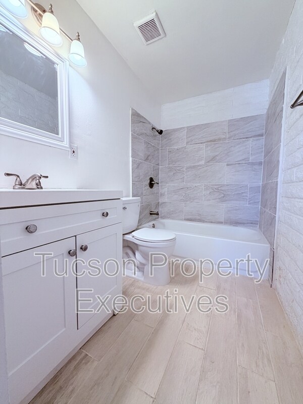 Building Photo - 319 E Blacklidge Dr