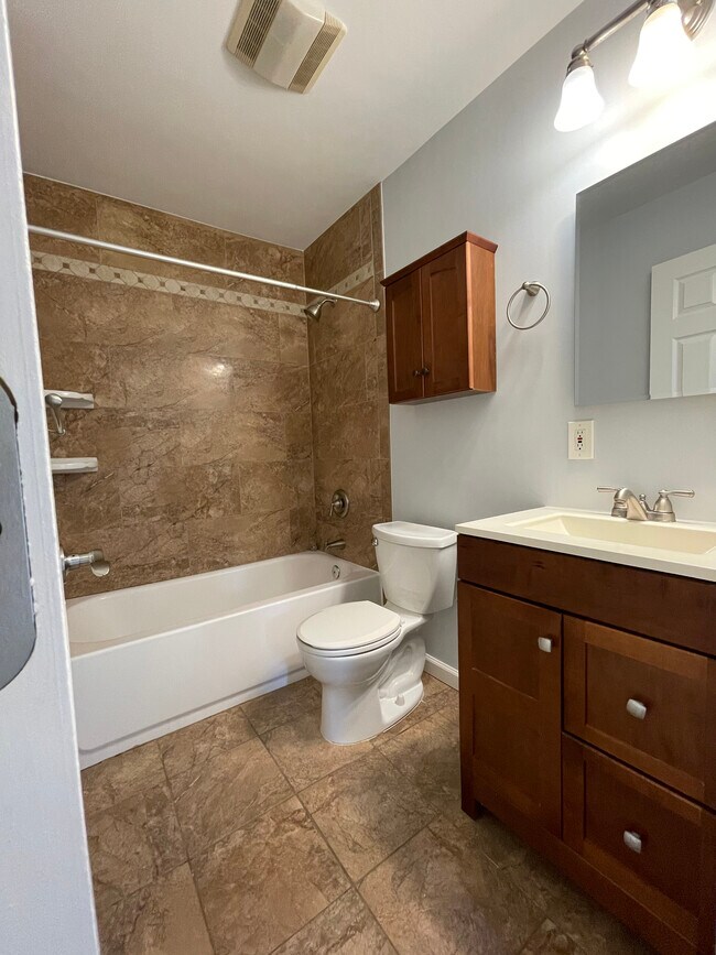 Building Photo - 3128 Headrow Cir