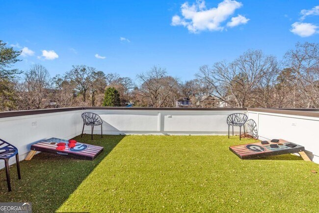 Building Photo - 2424 Memorial Dr SE