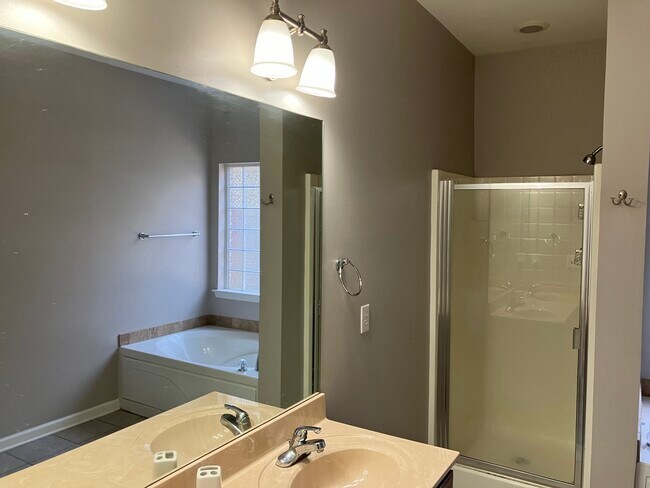 Building Photo - 261 Oxmoor Pl