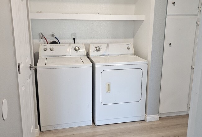 Building Photo - Remodeled 2bed 1bath