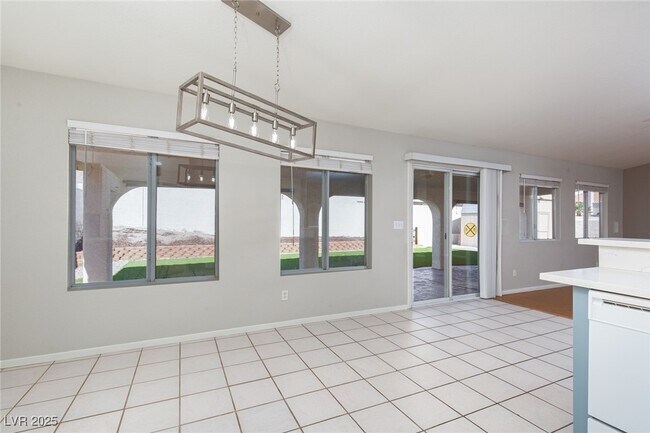 Building Photo - 533 Trocadero St