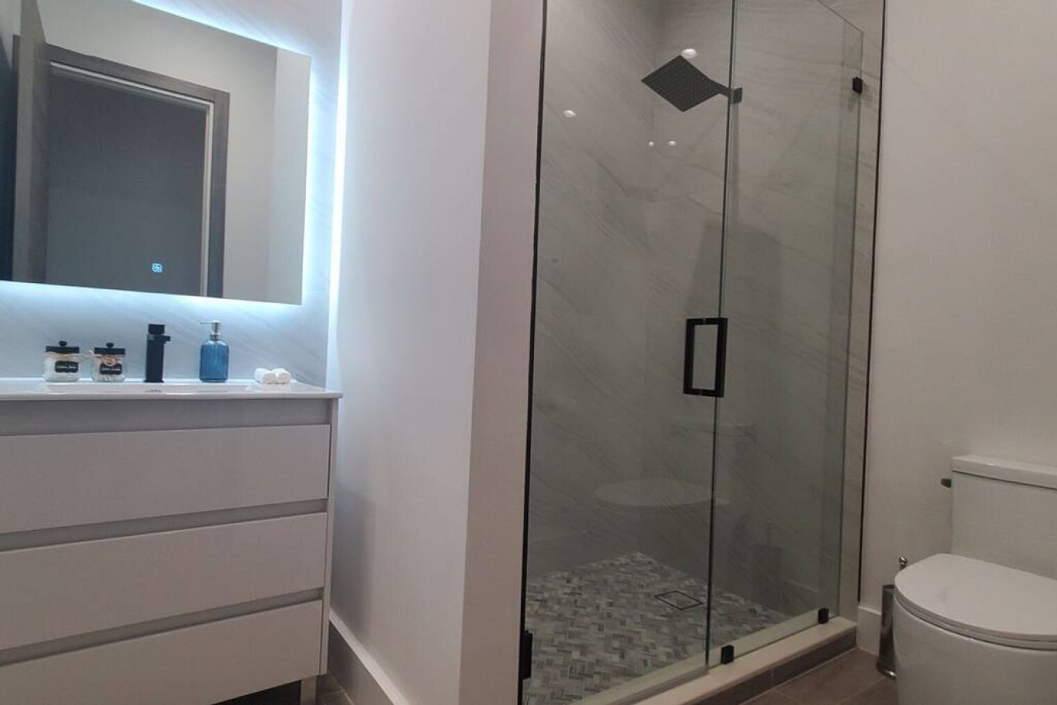 Building Photo - 648 NE 16th Terrace