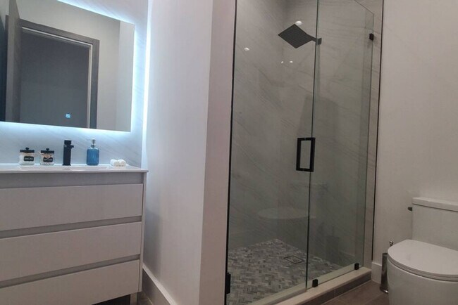 Building Photo - 648 NE 16th Terrace