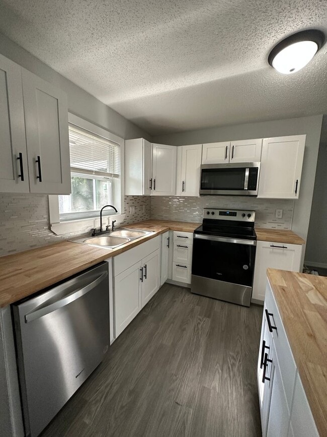 Building Photo - 4959 Tangerine Ave