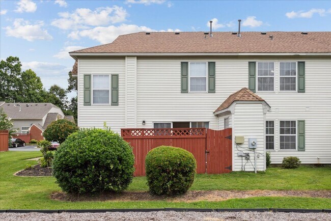 Building Photo - 107 Post Oak Rd