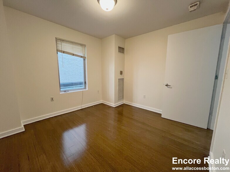 Building Photo - 40 Boylston St