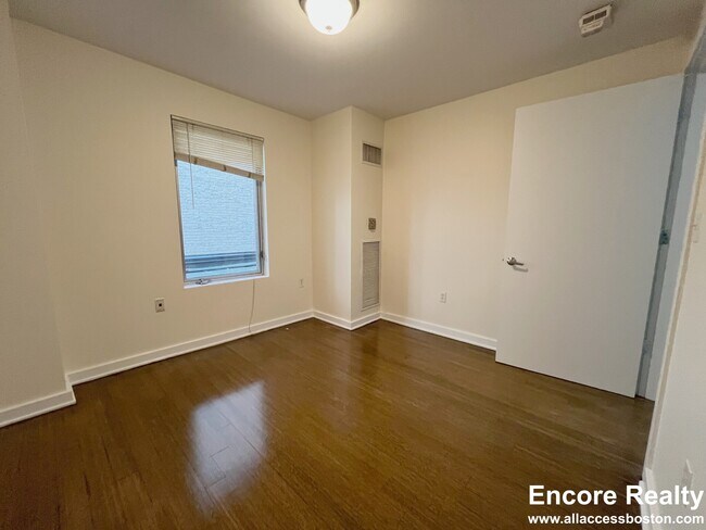 Building Photo - 40 Boylston St