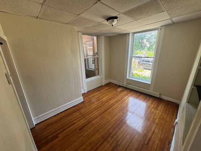 Building Photo - 138 Morton Ave